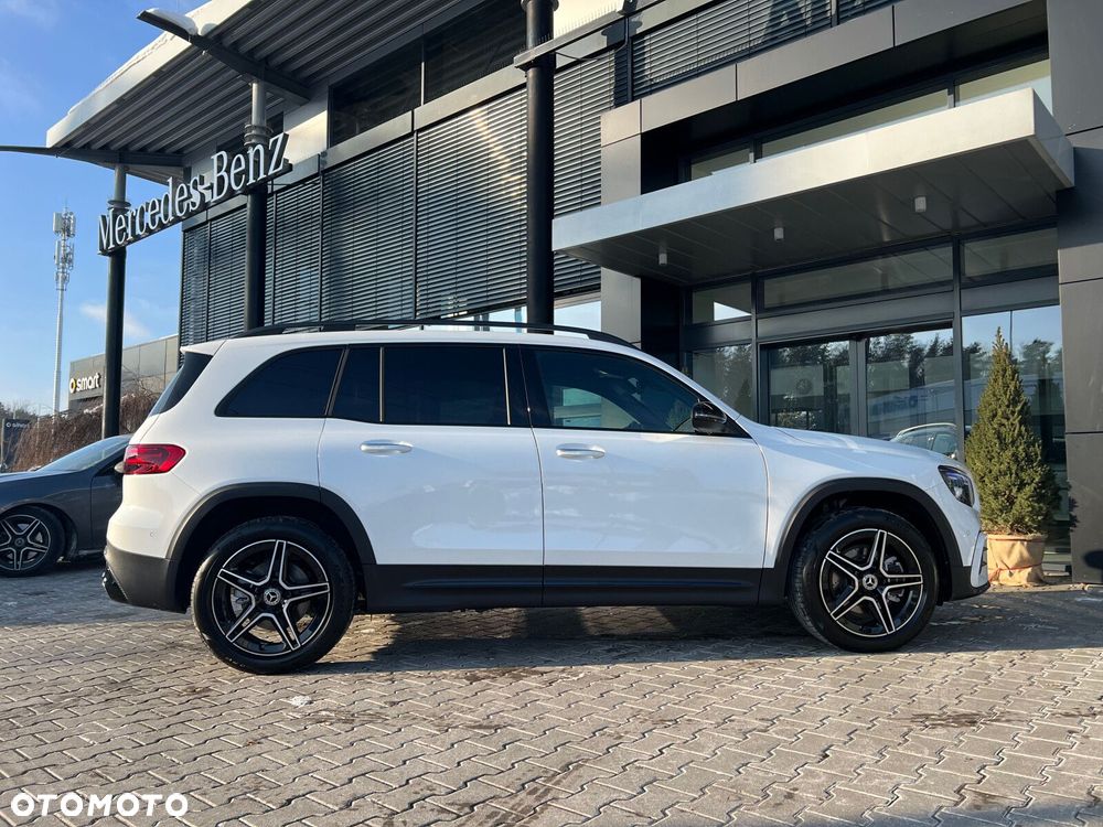Mercedes-Benz GLB - 16