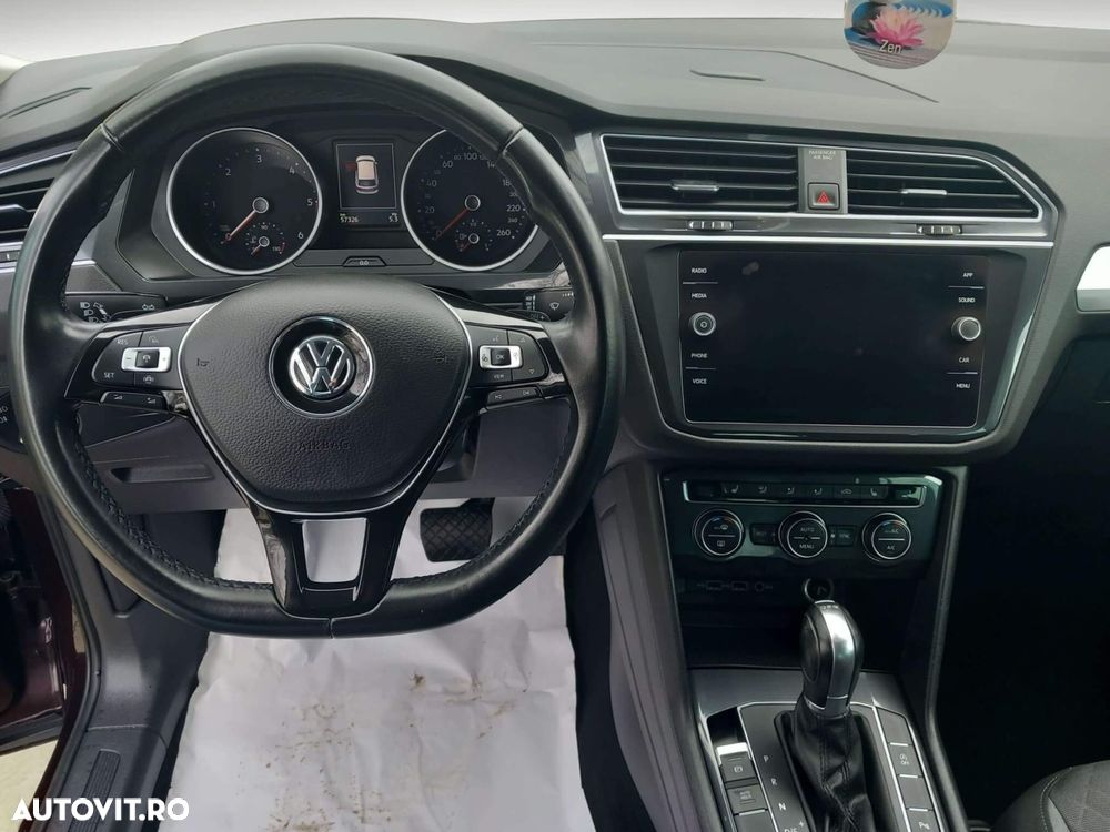 Volkswagen Tiguan - 11