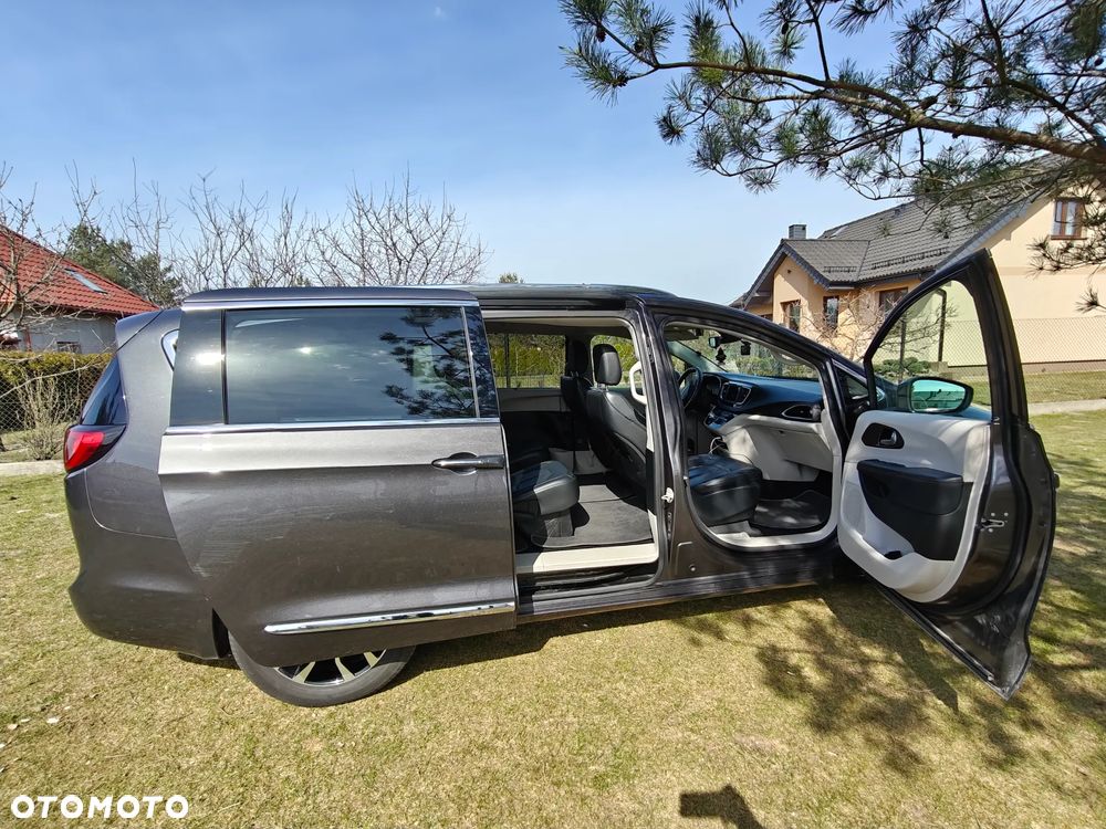 Chrysler Pacifica - 14