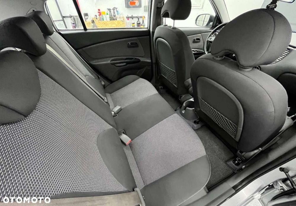 Kia Rio - 23