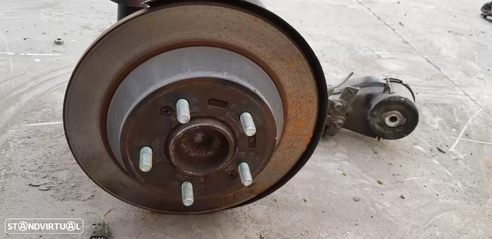 CHARRIOT TRASEIRO KIA CARENS IV 2017 -55100A4560 - 4