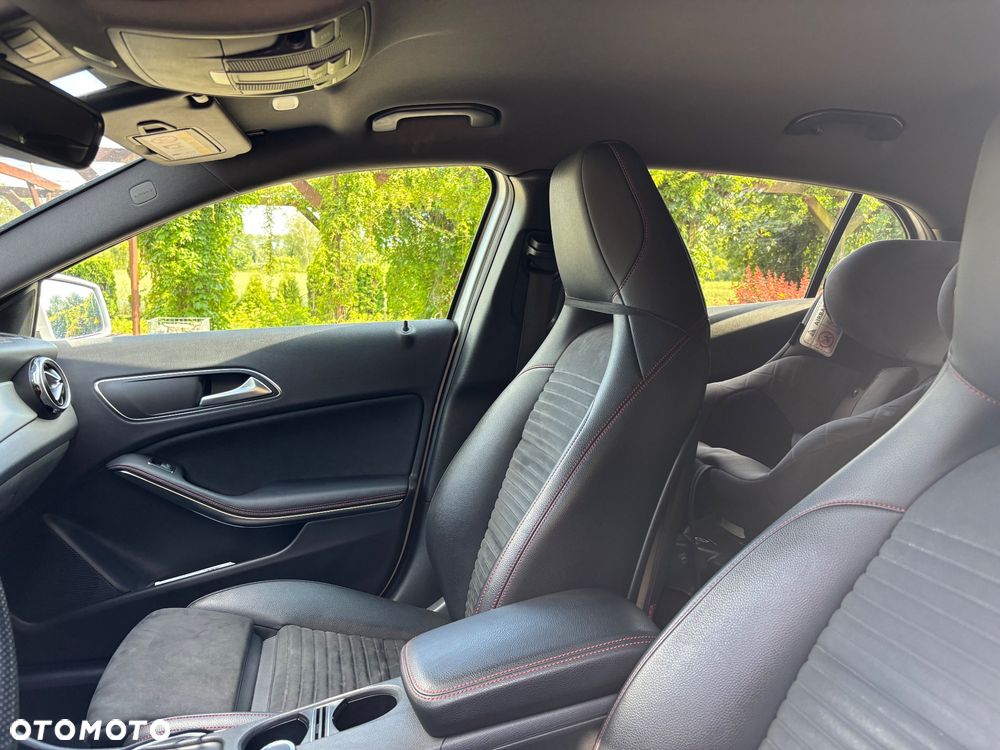 Mercedes-Benz GLA 250 4Matic 7G-DCT AMG Line - 24