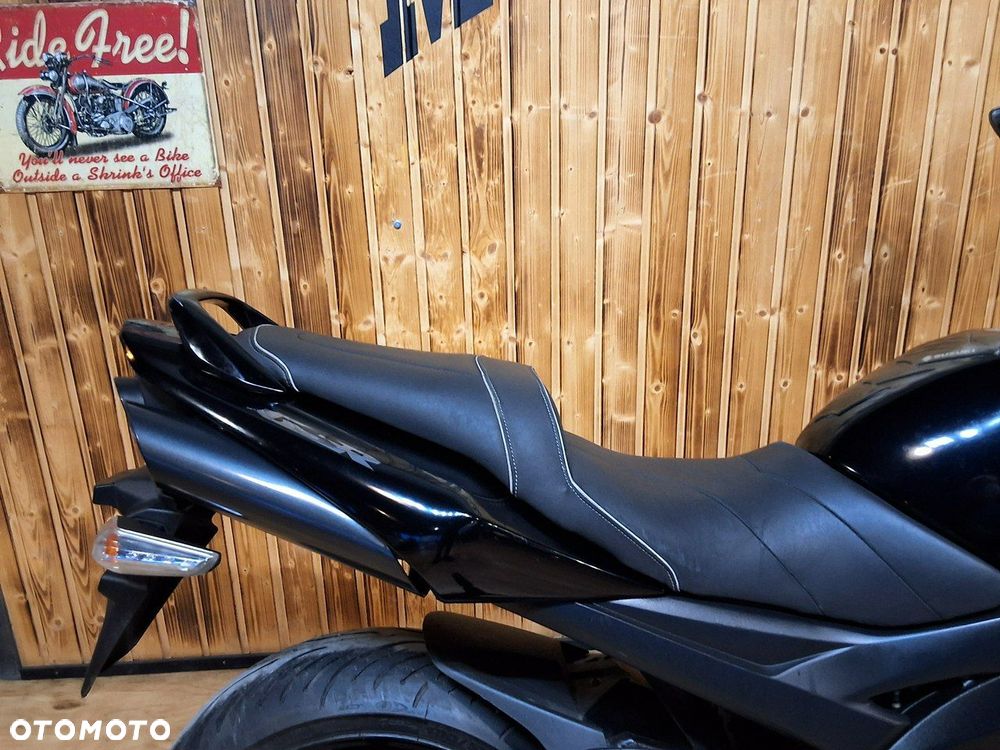 Suzuki GSR - 9
