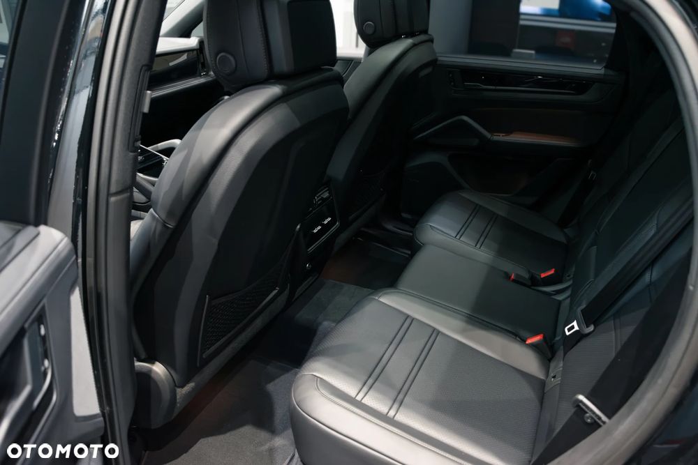 Porsche Cayenne E-Hybrid PHEV Black Edition - 26