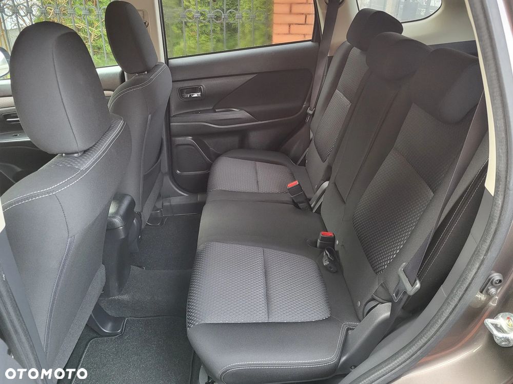 Mitsubishi Outlander - 19
