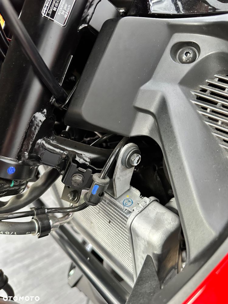 Suzuki GSX - 35