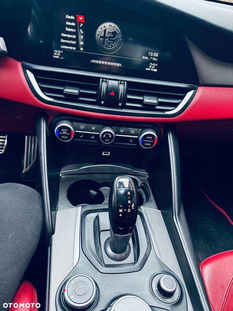 Alfa Romeo Giulia 2.2 AT8-Q4 Veloce - 11