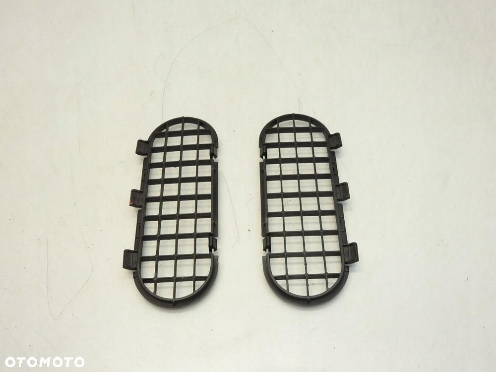 KRATKA WENTYLACYJNA BAGAŻNIKA TYŁ DACIA SANDERO I STEPWAY - 4