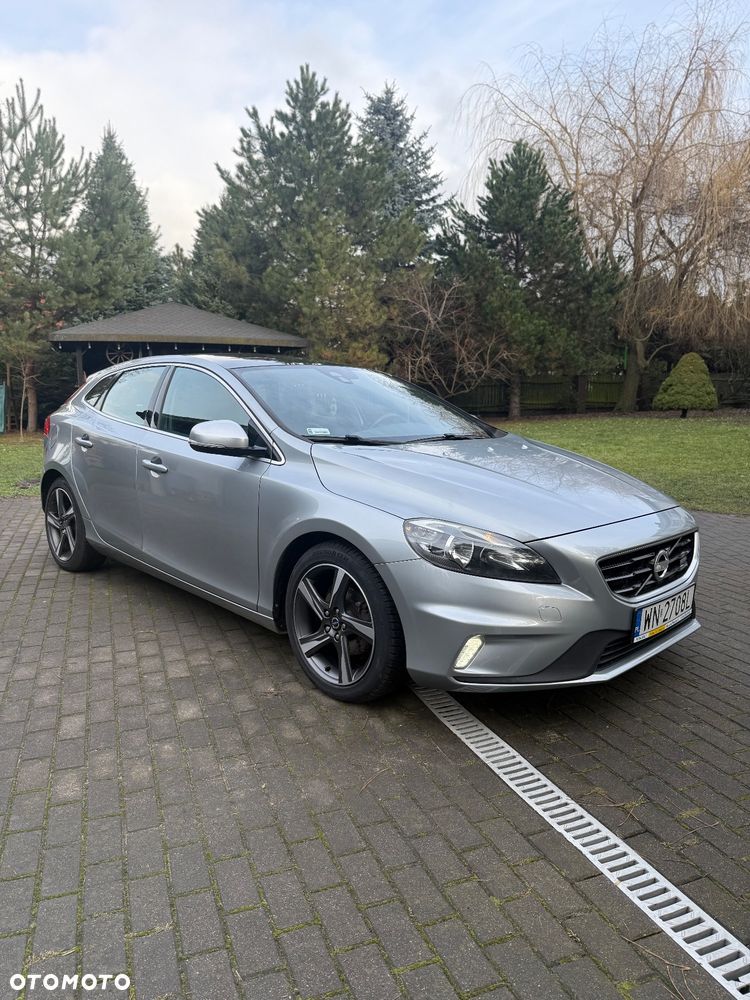 Volvo V40 D2 R-Design - 1