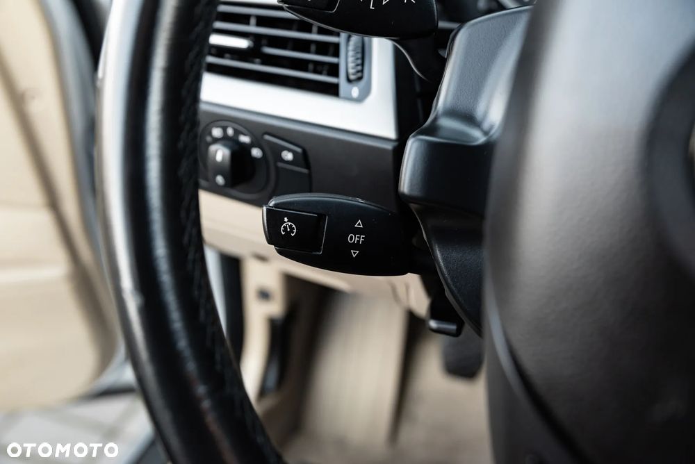 BMW Seria 5 525xi - 27