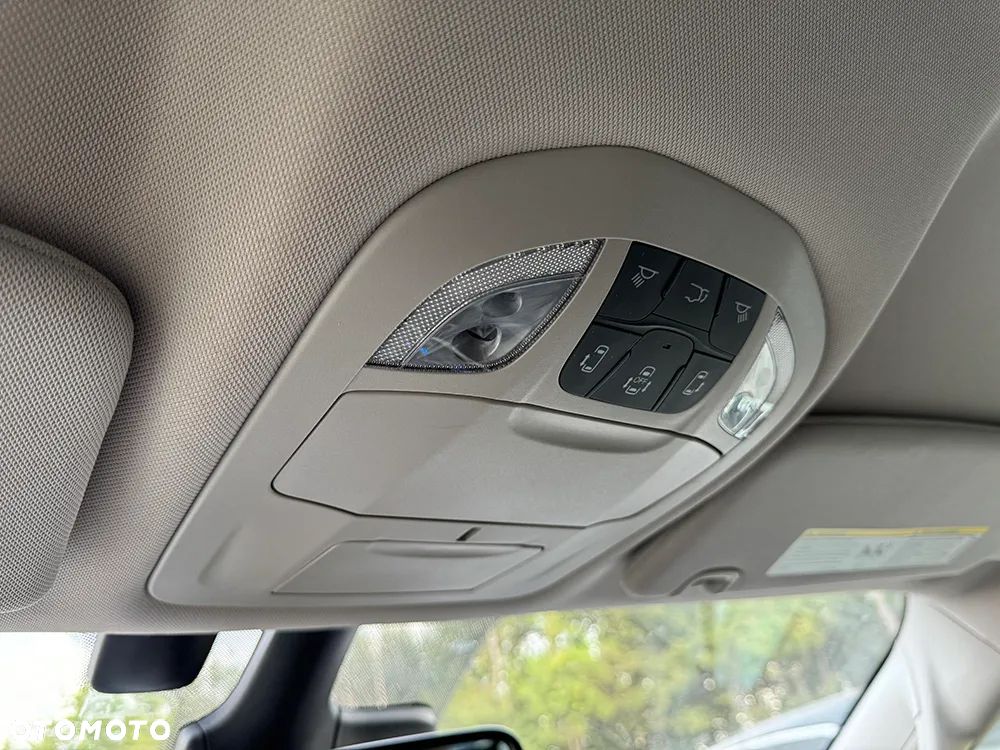 Chrysler Pacifica - 32