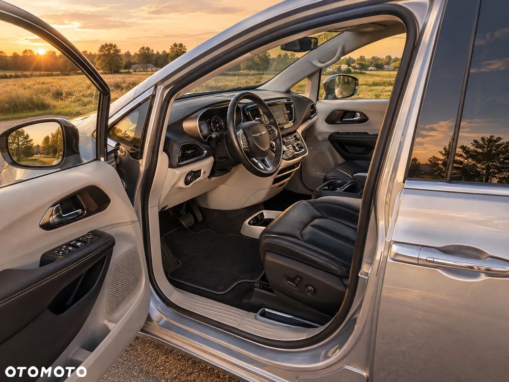 Chrysler Pacifica - 5