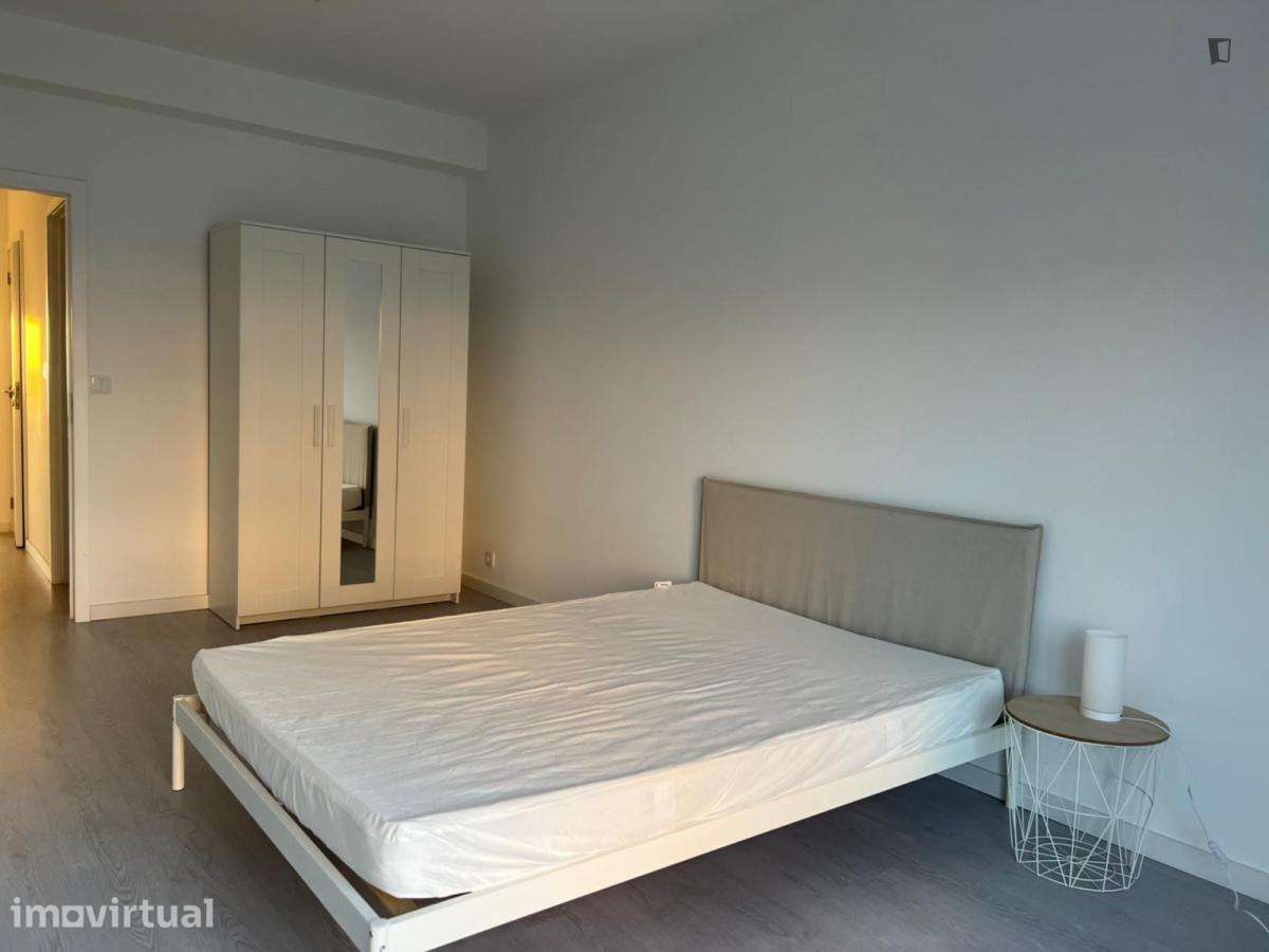 Quarto - localizado em Sé de Braga e São Lázaro Braga - Grande imagem: 2/10