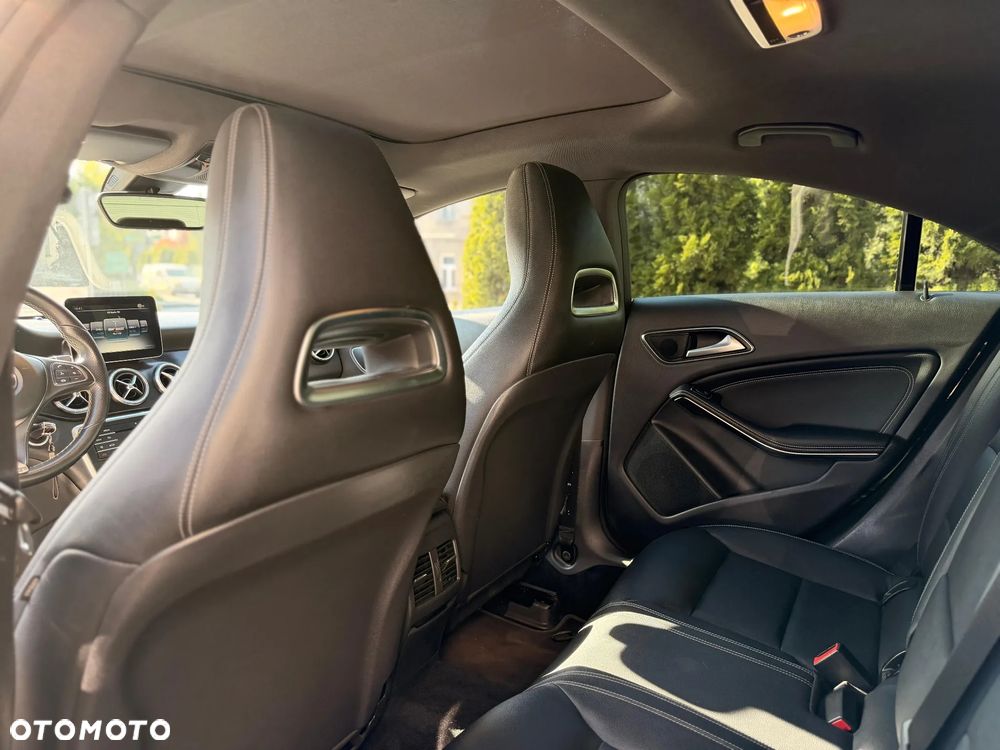 Mercedes-Benz CLA 250 4Matic 7G-DCT AMG Line - 13