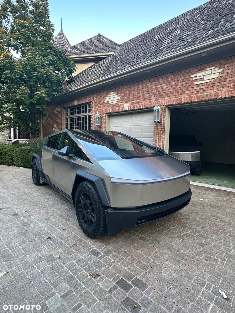 Tesla Cybertruck - 12