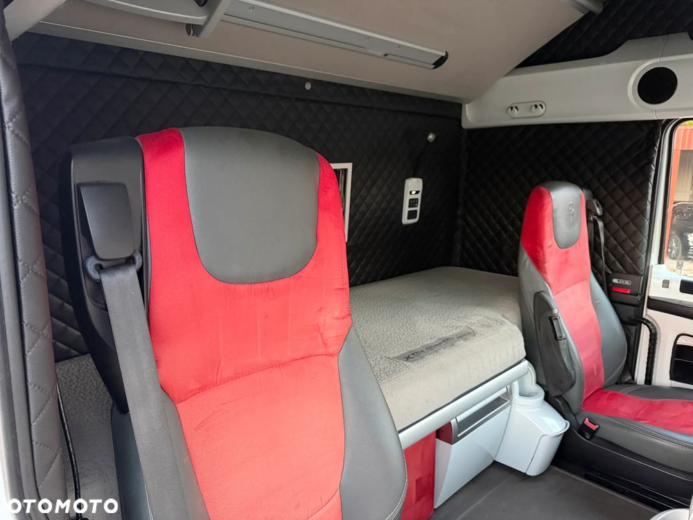 DAF XF 106 530 PUSHER 6x2 / RETARDER INTARDER / 3 OSIE / PRZEBIEG 668 851 KM / NAJMOCNIEJSZY SILNIK 530 KM / NAJWIĘKSZA KABINA SUPER SPACE CAB / 2017 ROK !! - 34