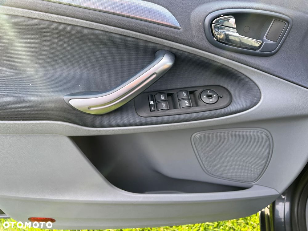 Ford Galaxy - 24