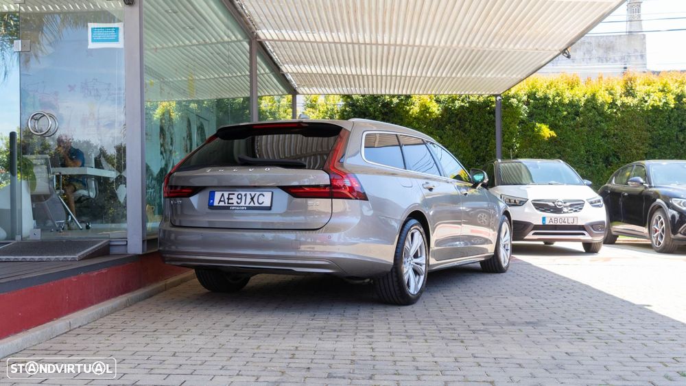 Volvo V90 2.0 B4 Momentum Plus Geartronic - 3