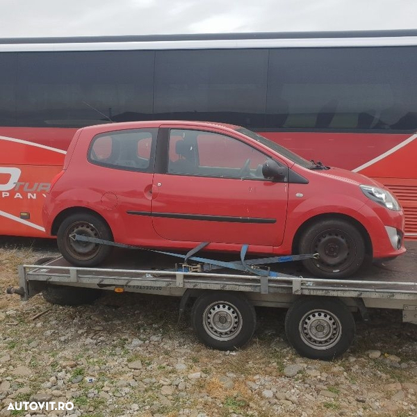 Dezmembrez Renault Twingo 2010 1.2 benzina 55 KW