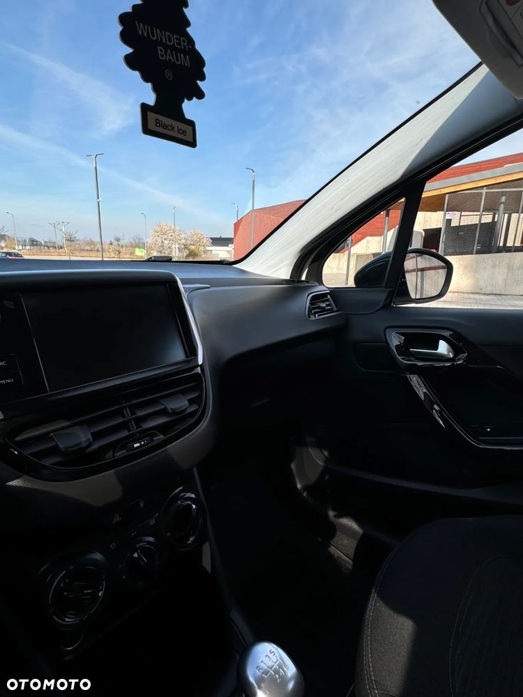 Peugeot 208 - 15