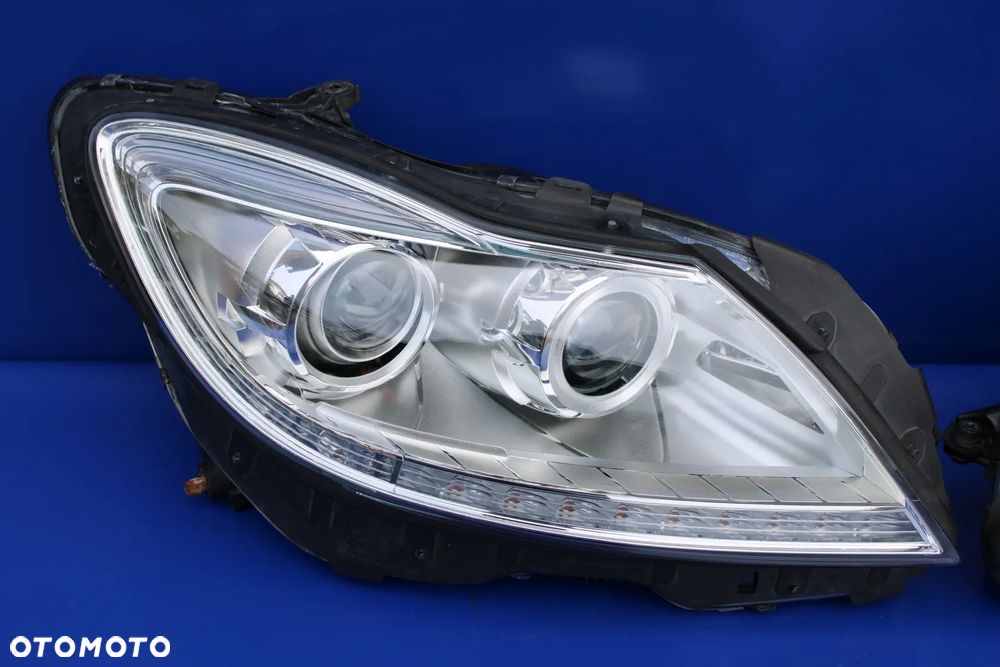Reflektor prawy lampa prawa Led ILS OE Mercedes W216 C216 Lift Euro - 2