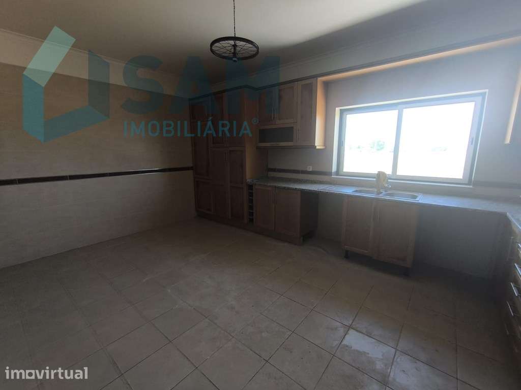 Apartamento T4 com Terraço Privativo, Amplas Áreas e Excelente Espa... - Grande imagem: 5/31
