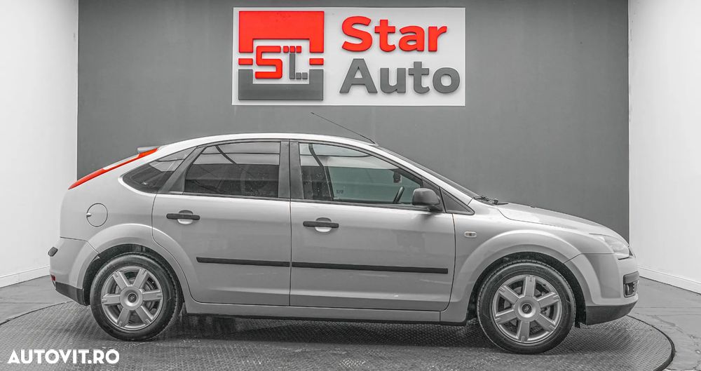 Ford Focus 1.6 16V Ambiente - 11