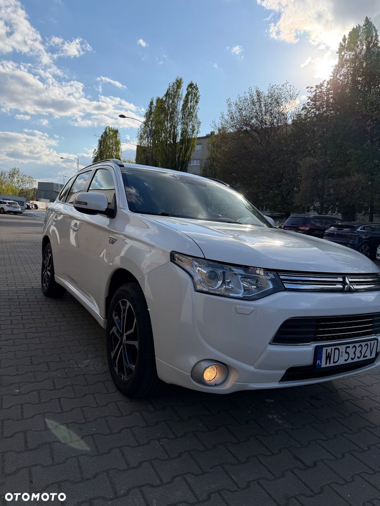 Mitsubishi Outlander - 2