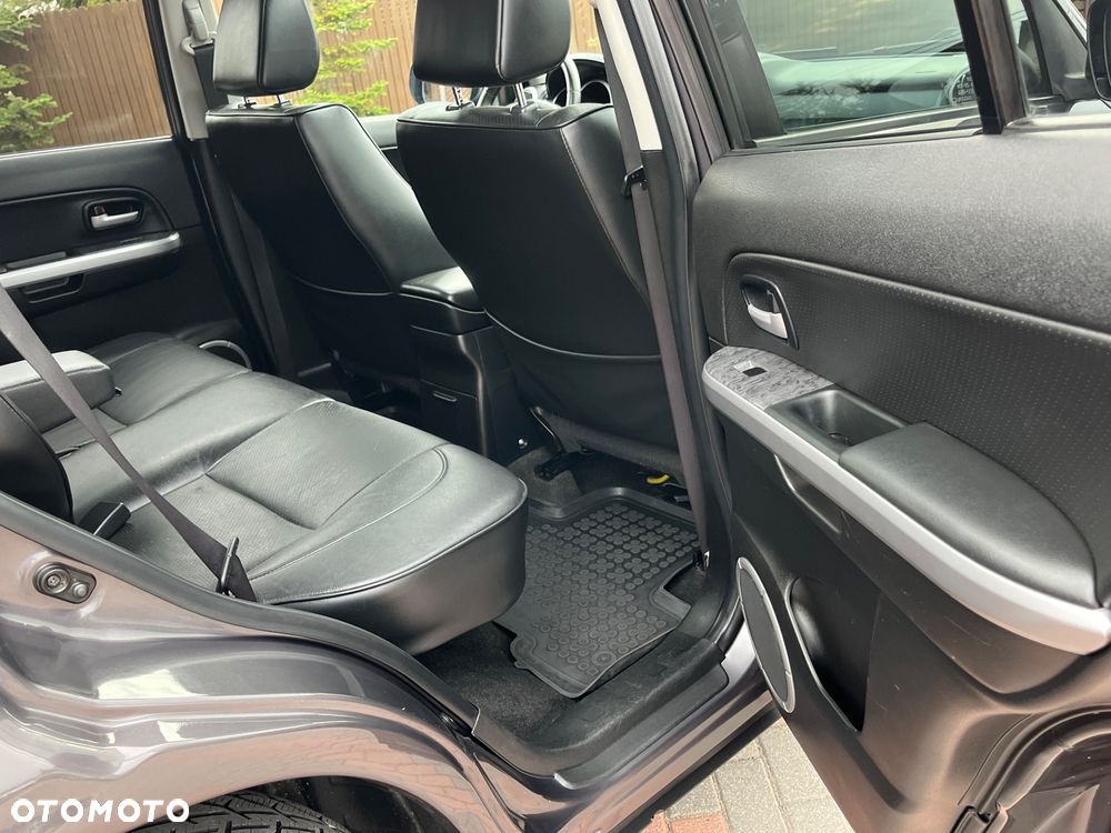 Suzuki Grand Vitara 1.9 DDiS Premium EU5 - 25