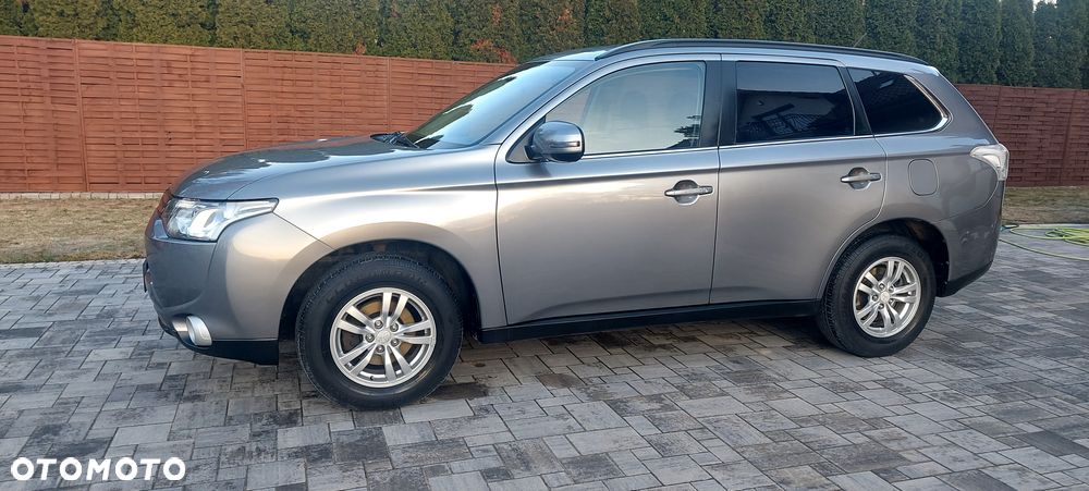 Mitsubishi Outlander - 1