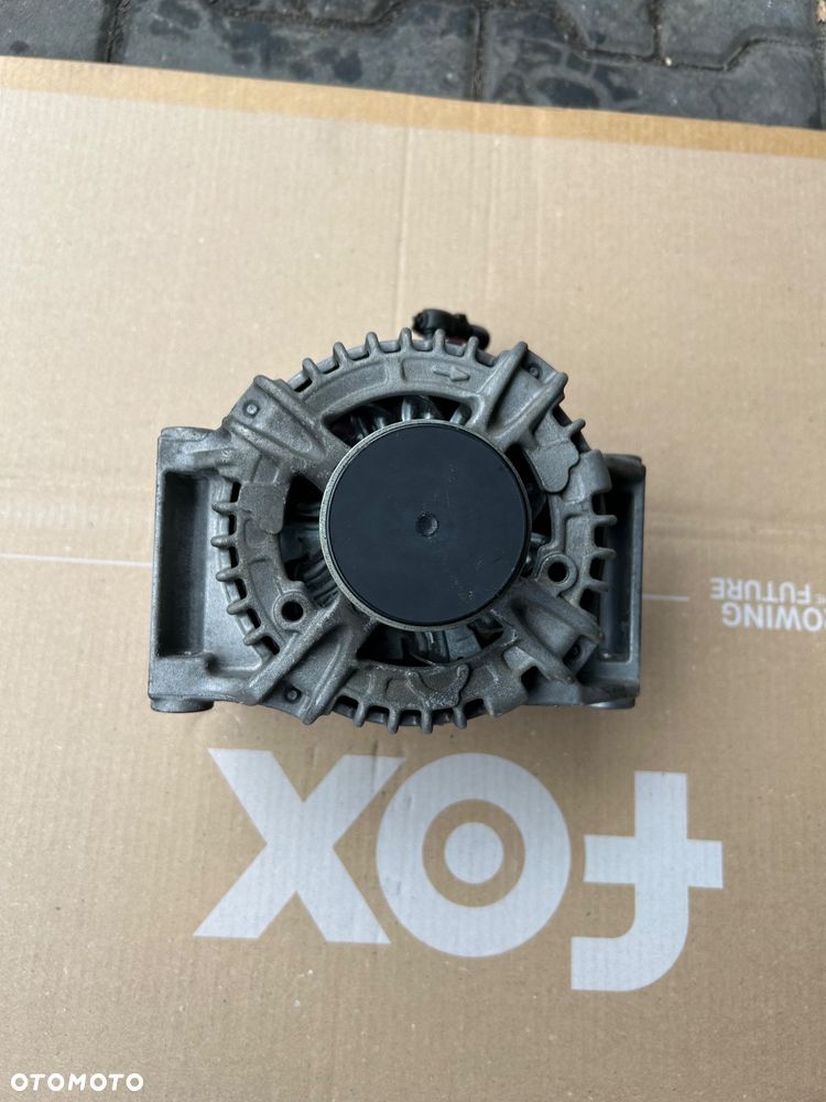 Opel Corsa E 1.3 alternator 39047359 - 2