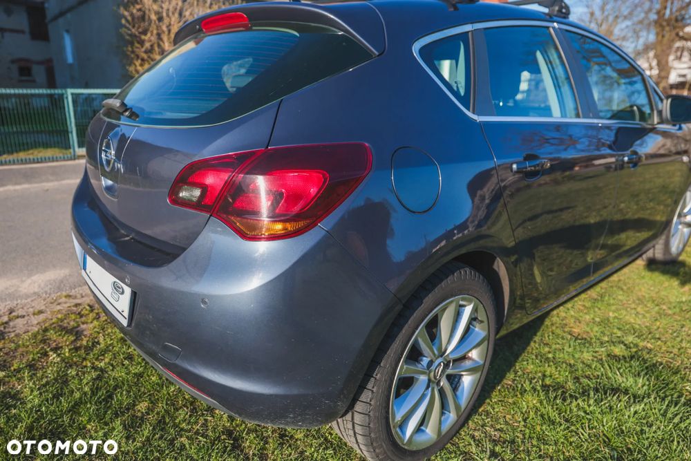 Opel Astra 1.6 T Cosmo - 4