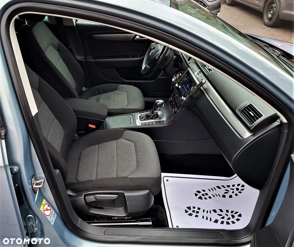 Volkswagen Passat 2.0 TDI DSG BlueMotion Technology Comfortline - 24