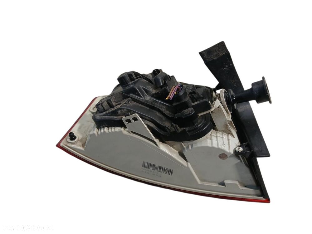 LAMPA PRAWA TYLNA TYŁ AUDI A4 B7 SEDAN 96503702 - 4