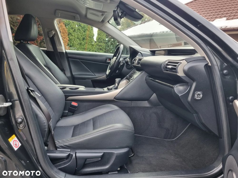 Lexus IS Business Edition - 23