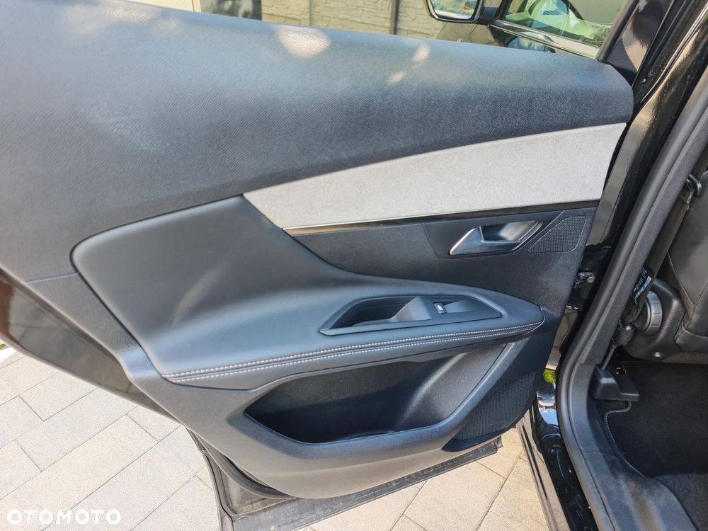 Peugeot 3008 1.2 PureTech mHEV GT S&S e-DCS6 - 9