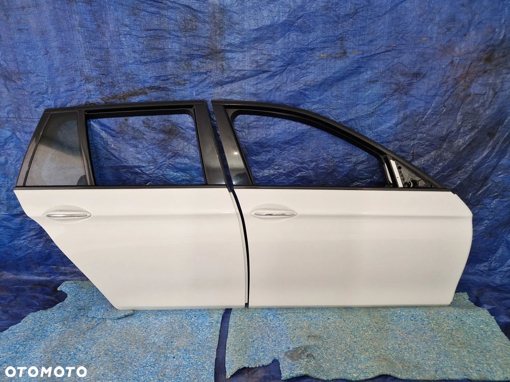 BMW F10 F11 Drzwi Prawe przednie A300 ALPINEWEISS Kompletne - 1