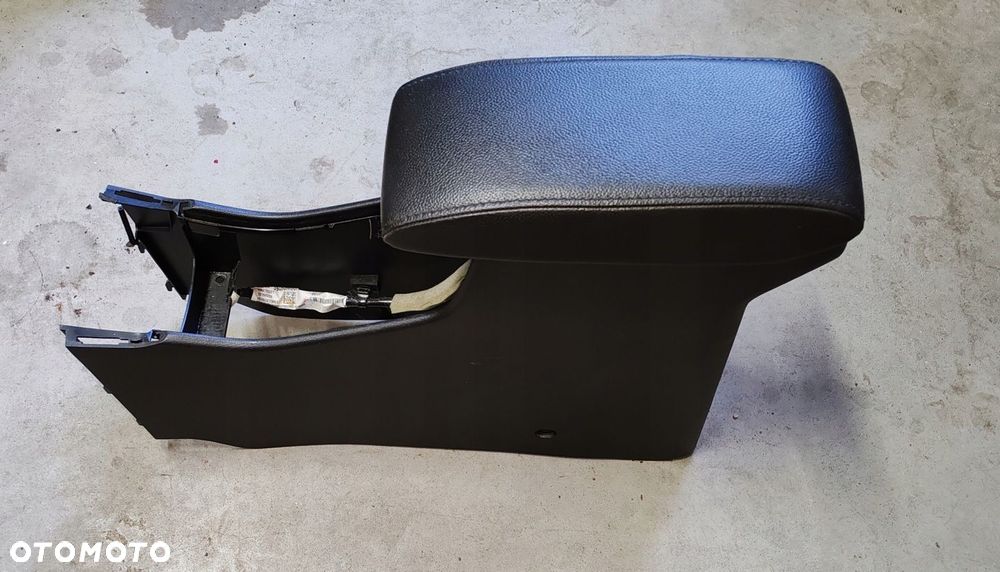 Podłokietnik oryginalny tunel środkowy SUZUKI BALENO II 15-19