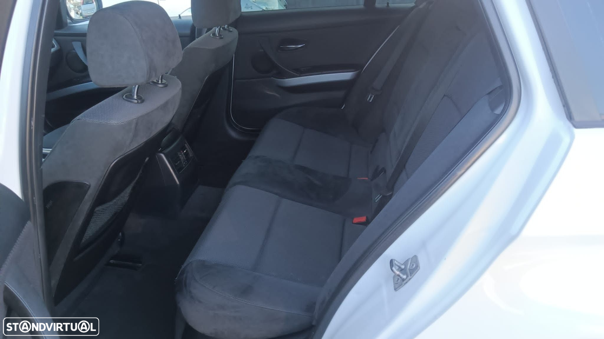 BMW 318 d Touring Navigation Sport - 11