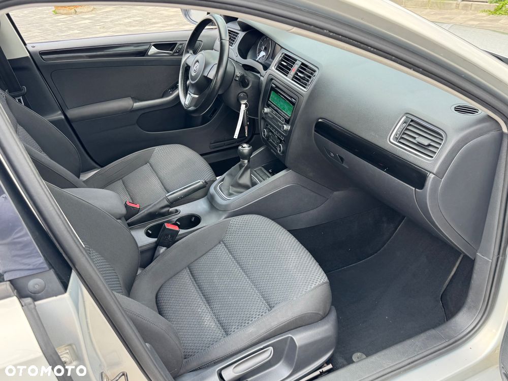 Volkswagen Jetta - 29