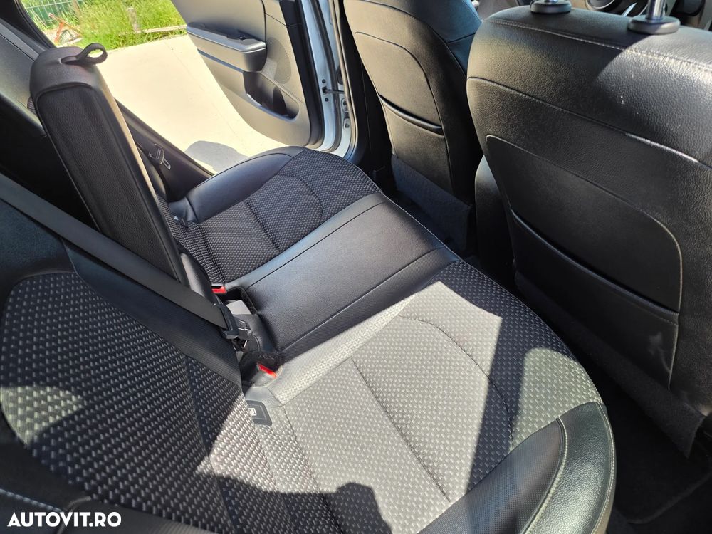 Kia Ceed 1.6 DSL MHEV 7DCT HP GT Line - 11