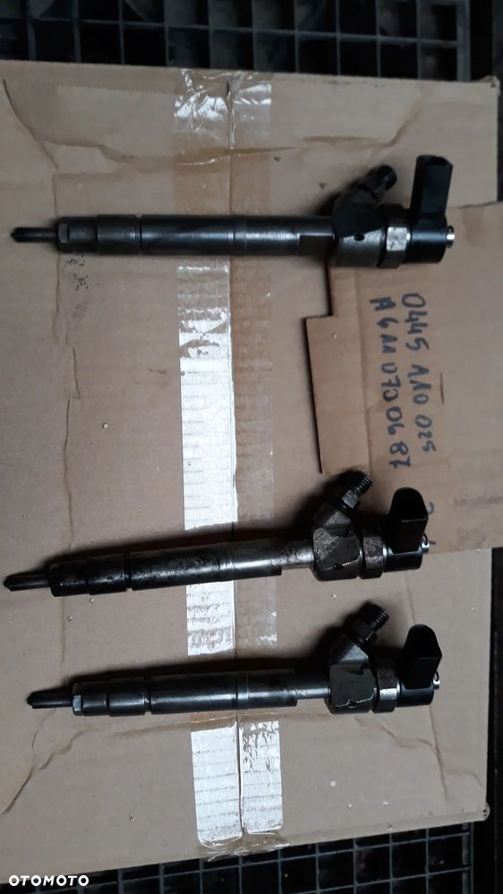 Wtryskiwacz WTRYSK Bosch MERCEDES   0445110025 A6110700687 - 1