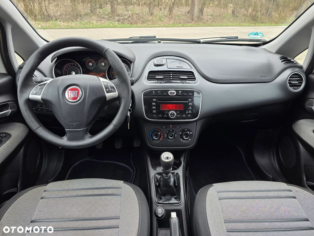 Fiat Punto Evo ver-1-4-16v-dynamic - 24