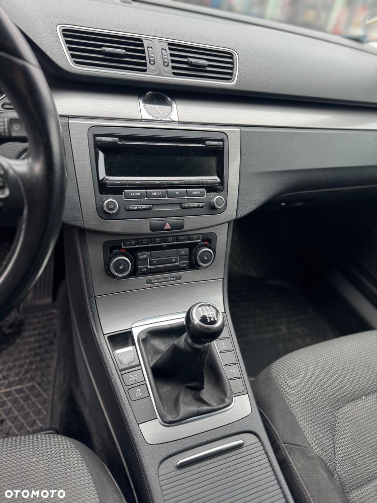 Volkswagen Passat 2.0 TDI BlueMotion Technology Trendline - 21