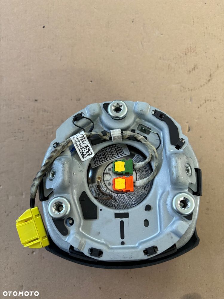 AUDI A4 B7 PODUSZKA KIEROWNICY 8E0880201 - 2