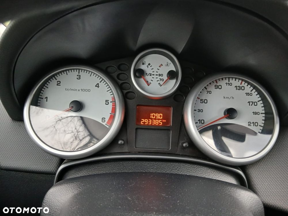 Peugeot 207 - 10
