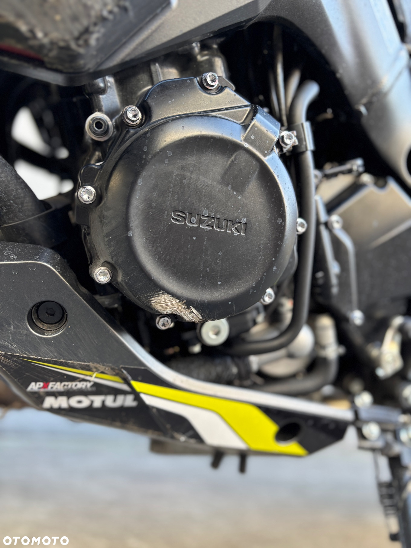 Suzuki GSX - 6