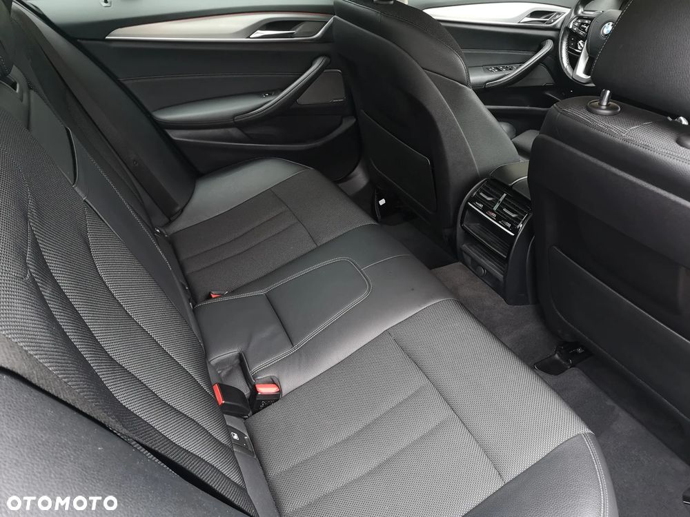 BMW Seria 5 530e iPerformance - 34