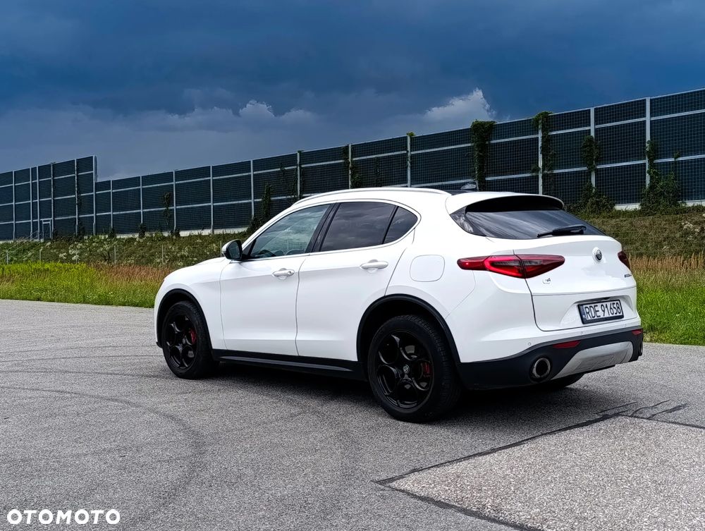 Alfa Romeo Stelvio 2.0 Turbo 16V AT8-Q4 Super - 4