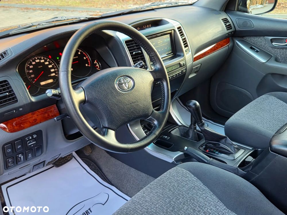 Toyota Land Cruiser - 2